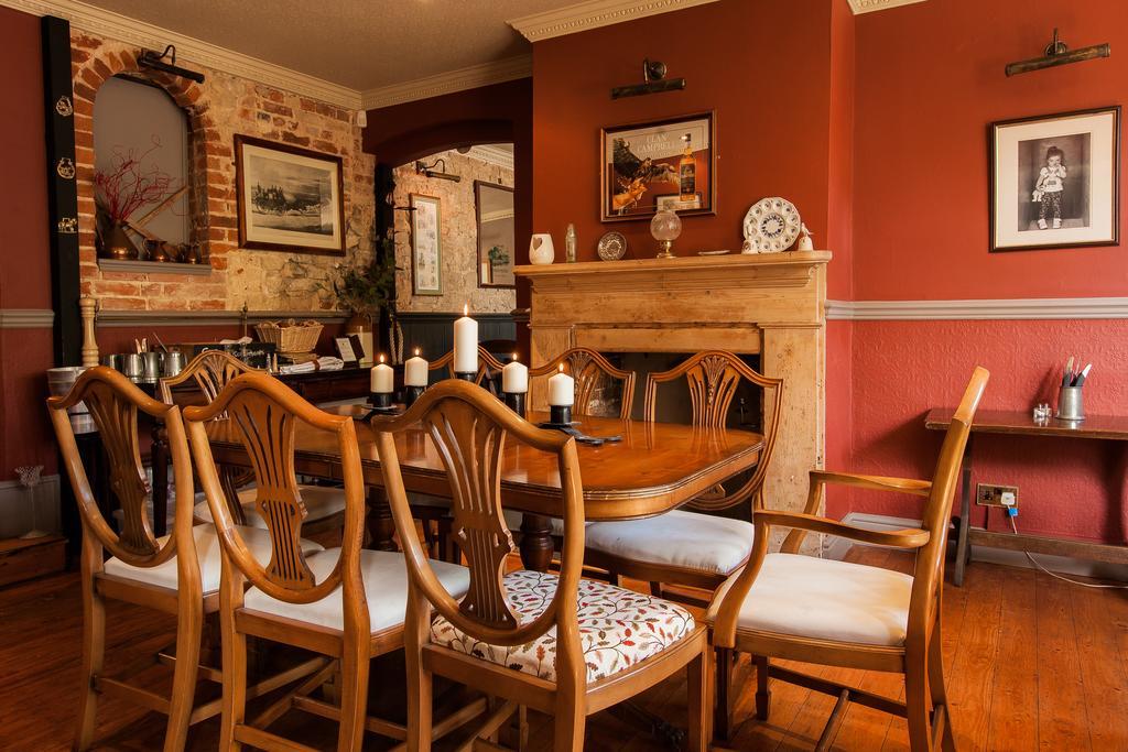 The Three Horseshoes Hotel Alton  Kültér fotó