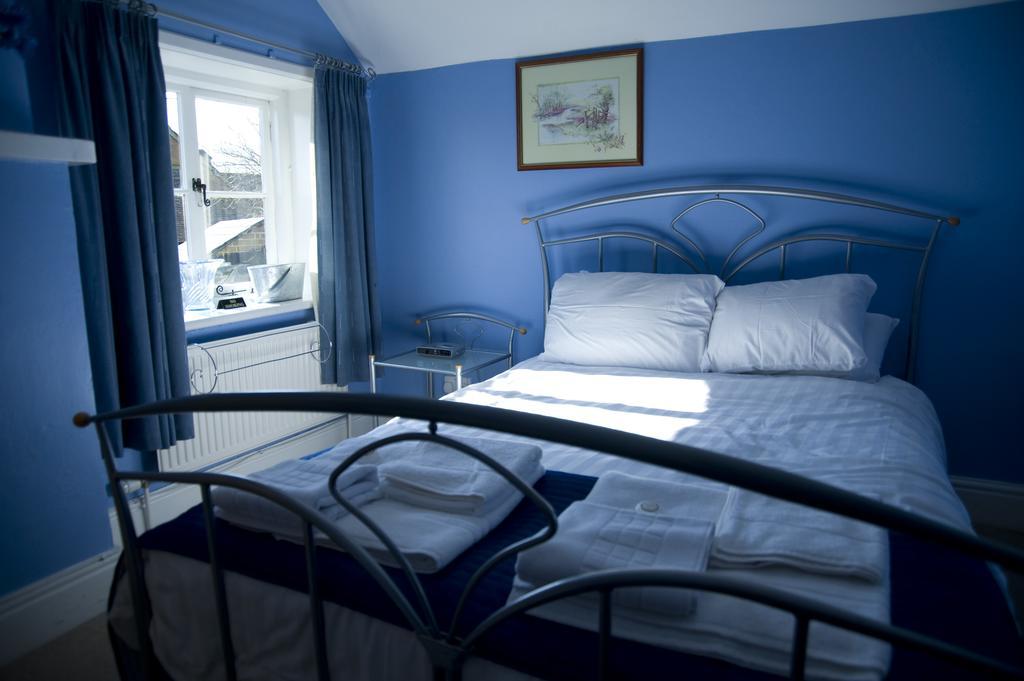 The Three Horseshoes Hotel Alton  Szoba fotó