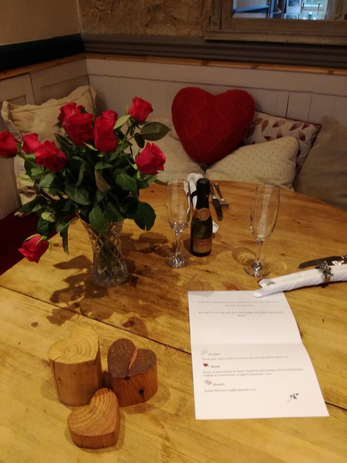 The Three Horseshoes Hotel Alton  Kültér fotó